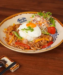 Cơm bò xào sôt tiêu đen